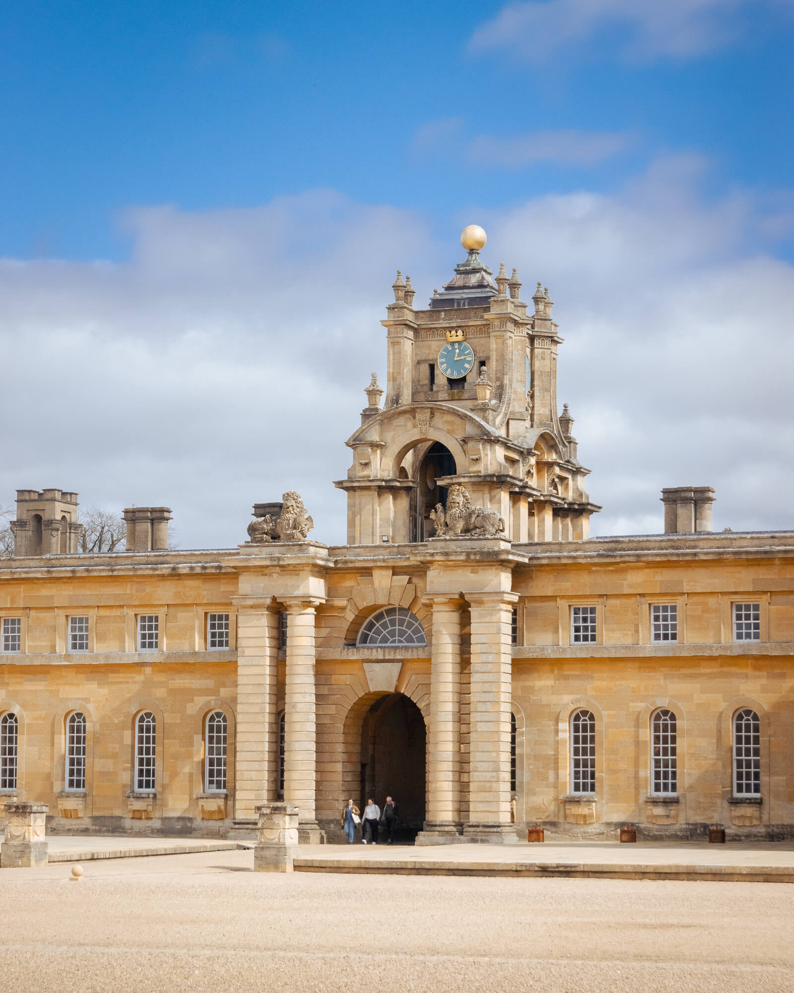 Oxford and the Shire, photograph 7